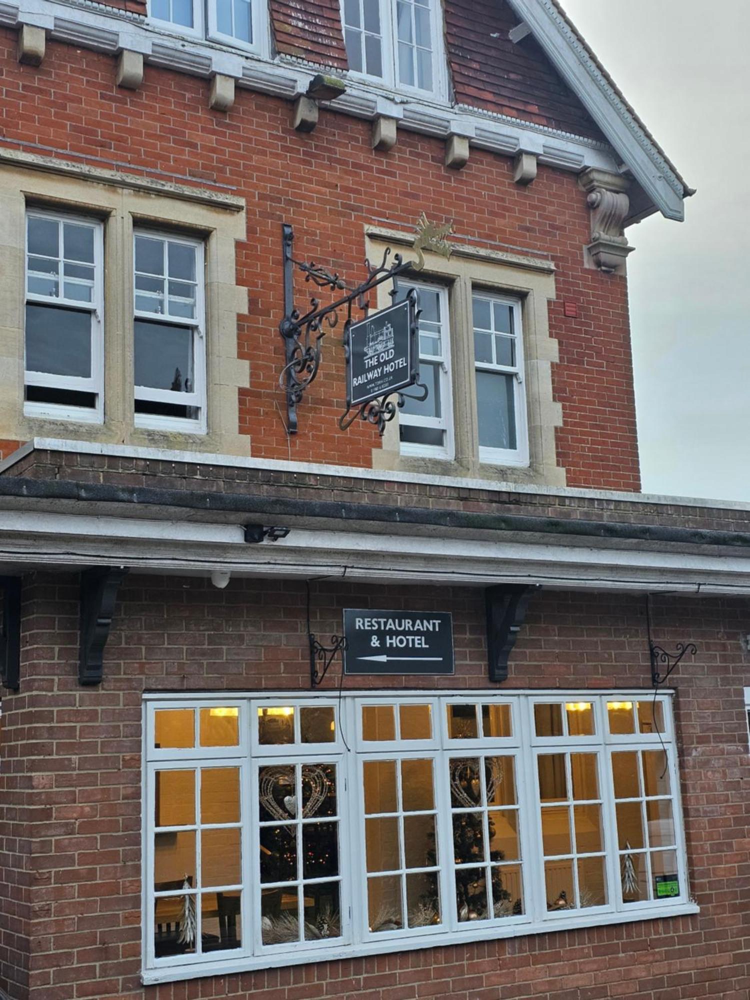 The Old Railway Hotel Porton Exterior foto